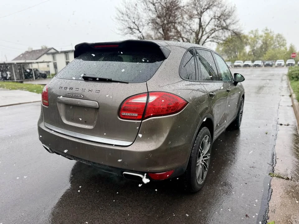2011 Porsche 958 Cayenne S - Image 10 of 17