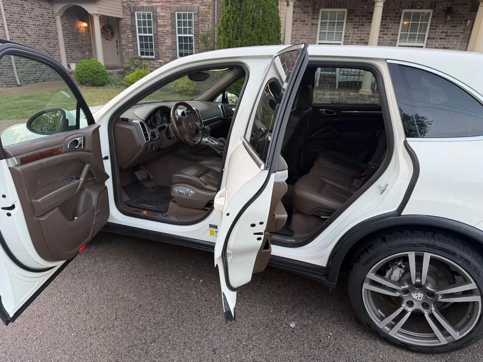2011 Porsche 958 Cayenne - Image 12 of 15