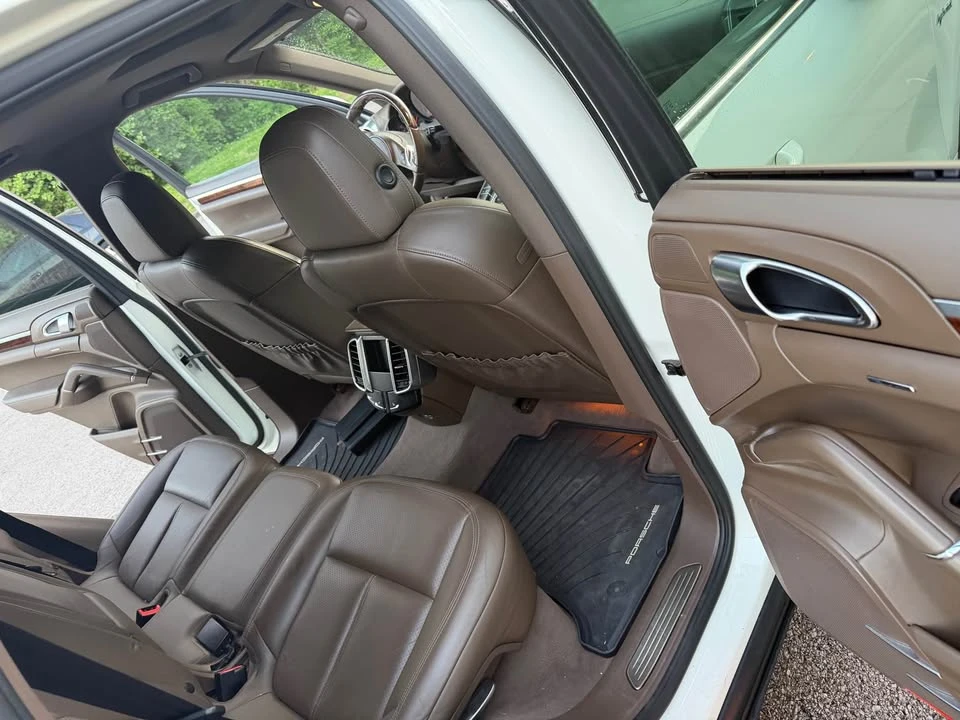 2011 Porsche 958 Cayenne - Image 9 of 15