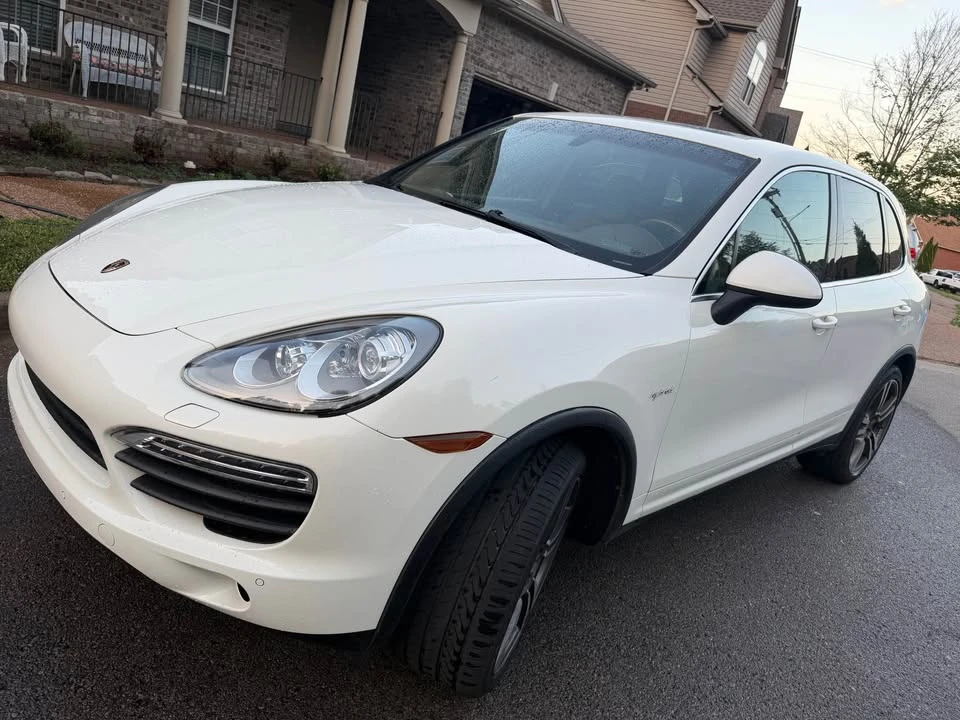 2011 Porsche 958 Cayenne - Image 2 of 15