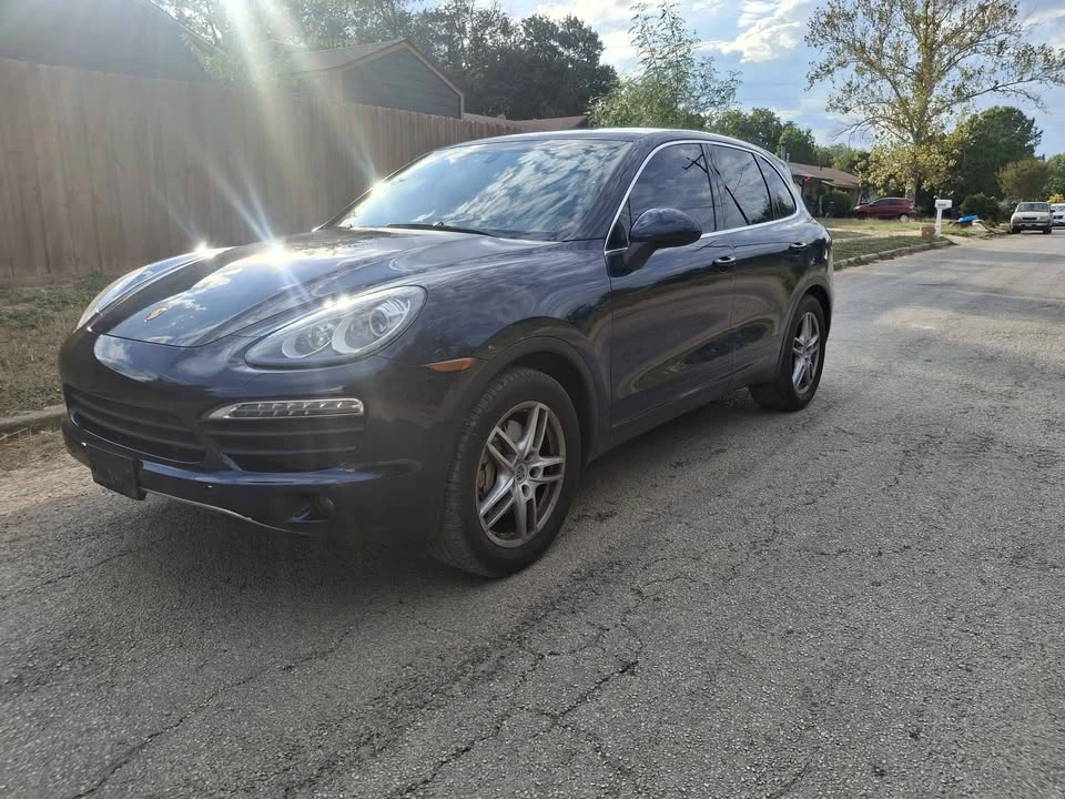 2011 Porsche 958 Cayenne S - Image 2 of 12