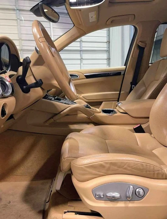2011 Porsche 958 Cayenne S - Image 13 of 16