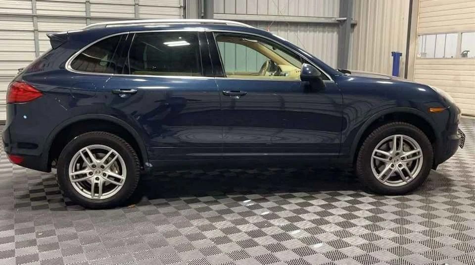 2011 Porsche 958 Cayenne S - Image 10 of 16