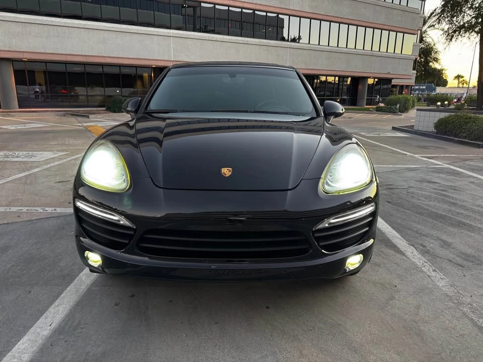 2011 Porsche 958 Cayenne S - Image 2 of 9