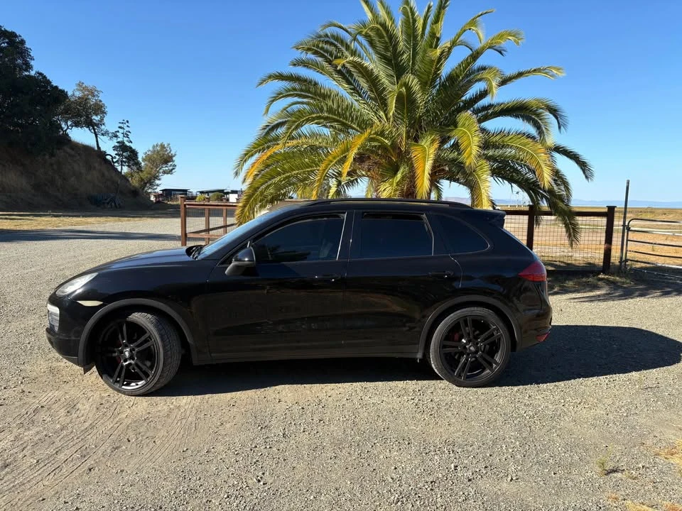 2011 Porsche 958 Cayenne S - Image 2 of 17