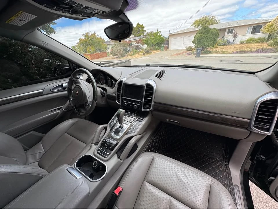 2011 Porsche 958 Cayenne S - Image 14 of 17