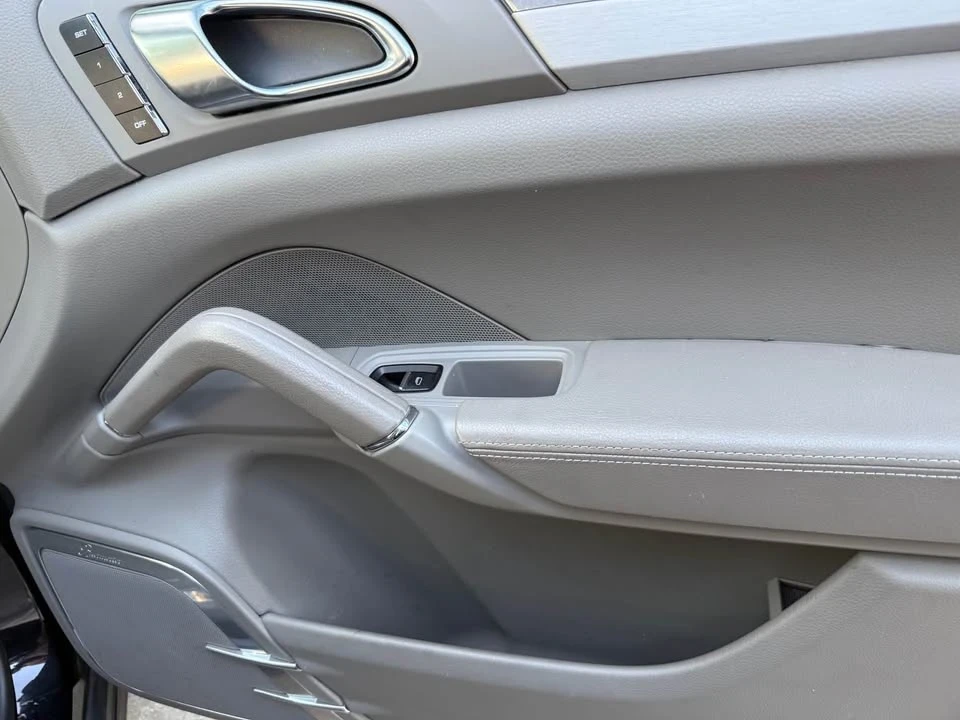 2011 Porsche 958 Cayenne S - Image 9 of 18
