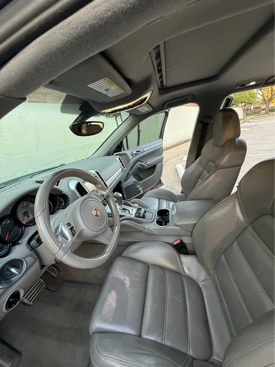 2011 Porsche 958 Cayenne S - Image 10 of 18