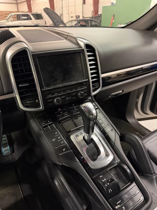 2011 Porsche 958 Cayenne S - Image 10 of 17