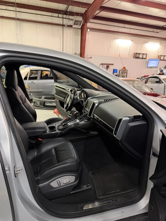 2011 Porsche 958 Cayenne S - Image 13 of 17