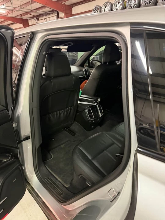 2011 Porsche 958 Cayenne S - Image 15 of 17