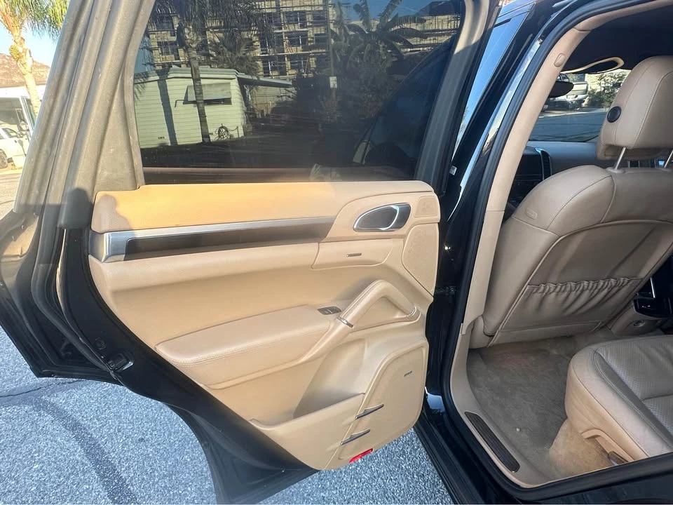 2011 Porsche 958 Cayenne S - Image 5 of 10