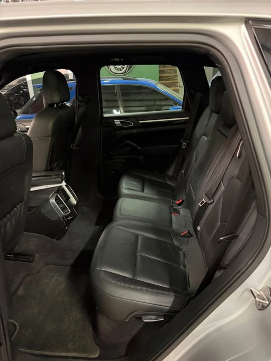 2011 Porsche 958 Cayenne S - Image 14 of 17