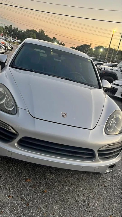 2011 Porsche 958 Cayenne S - Image 2 of 9
