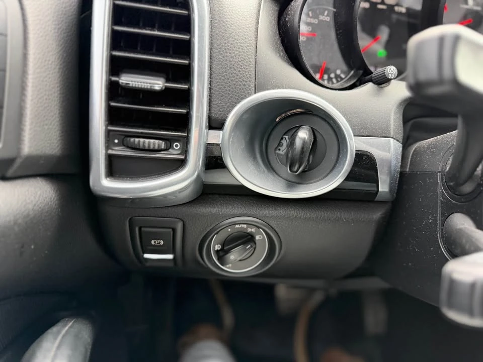 2011 Porsche 958 Cayenne S - Image 14 of 18
