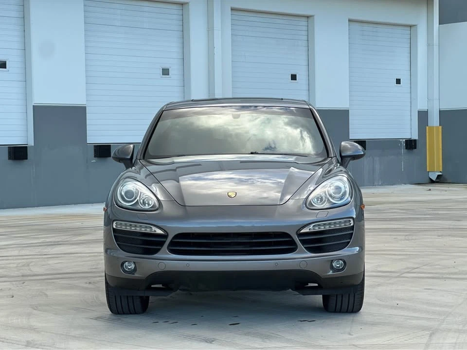 2011 Porsche 958 Cayenne S - Image 2 of 13