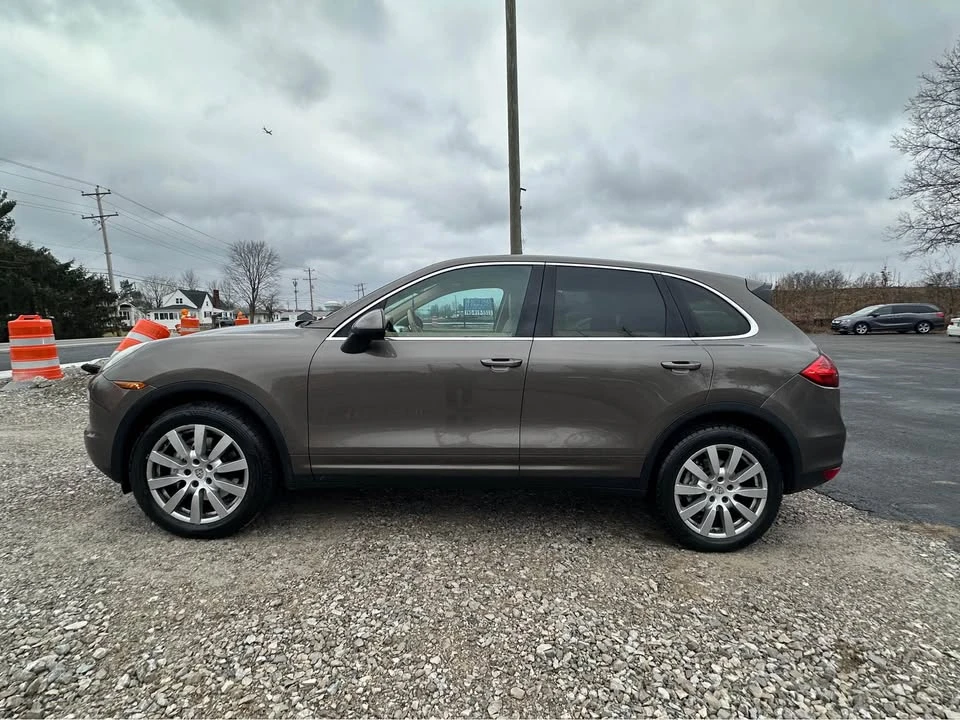 2011 Porsche 958 Cayenne S - Image 8 of 12
