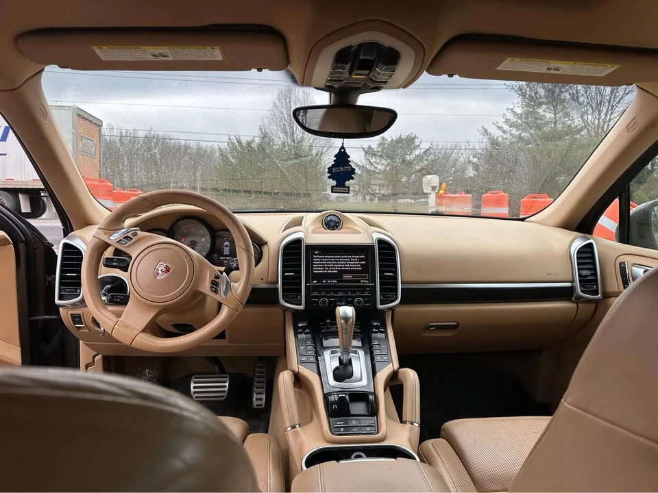 2011 Porsche 958 Cayenne S - Image 9 of 12
