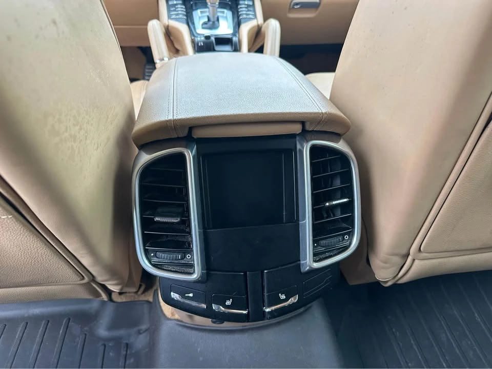 2011 Porsche 958 Cayenne S - Image 10 of 12