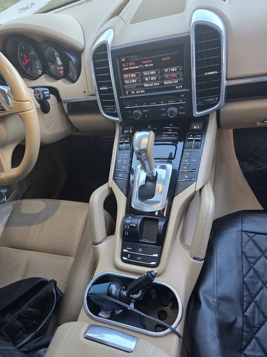 2011 Porsche 958 Cayenne S - Image 10 of 11