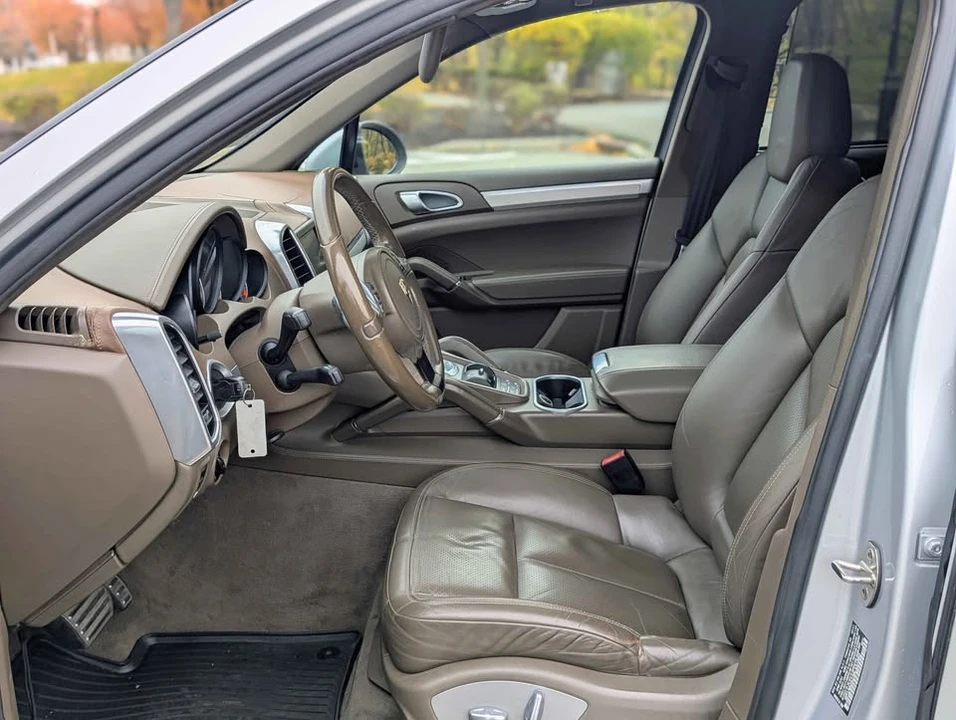 2011 Porsche 958 Cayenne S - Image 12 of 19