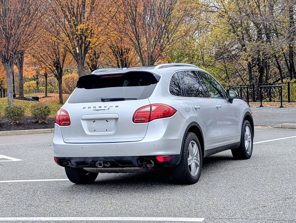2011 Porsche 958 Cayenne S - Image 9 of 19