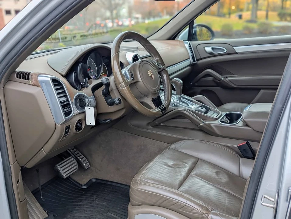2011 Porsche 958 Cayenne S - Image 11 of 19