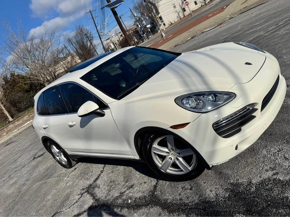 2011 Porsche 958 Cayenne S - Image 2 of 7