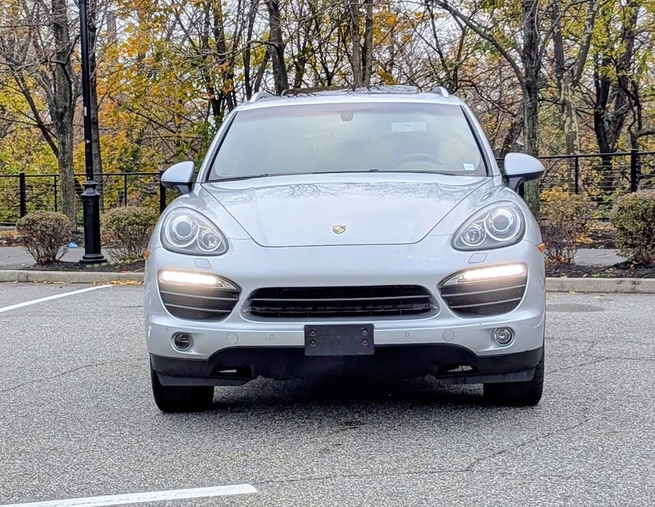 2011 Porsche 958 Cayenne S - Image 2 of 19