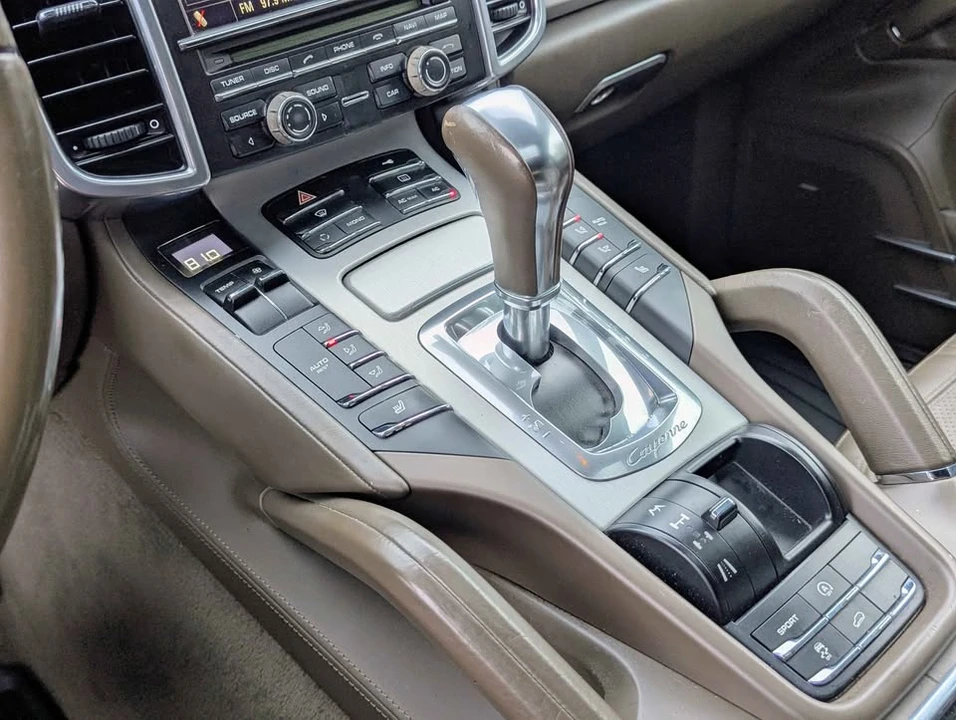 2011 Porsche 958 Cayenne S - Image 16 of 19