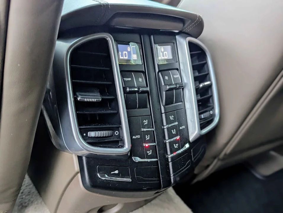 2011 Porsche 958 Cayenne S - Image 17 of 19