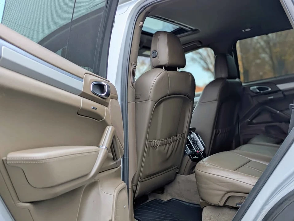 2011 Porsche 958 Cayenne S - Image 13 of 19