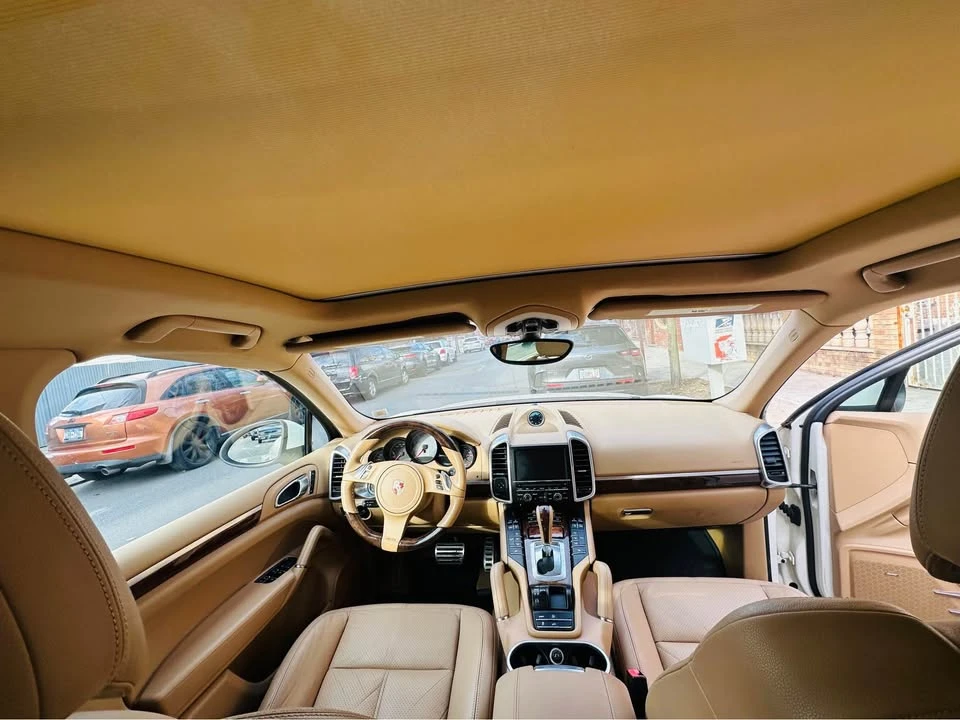 2011 Porsche 958 Cayenne S - Image 11 of 17