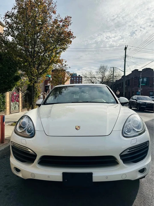 2011 Porsche 958 Cayenne S - Image 2 of 17