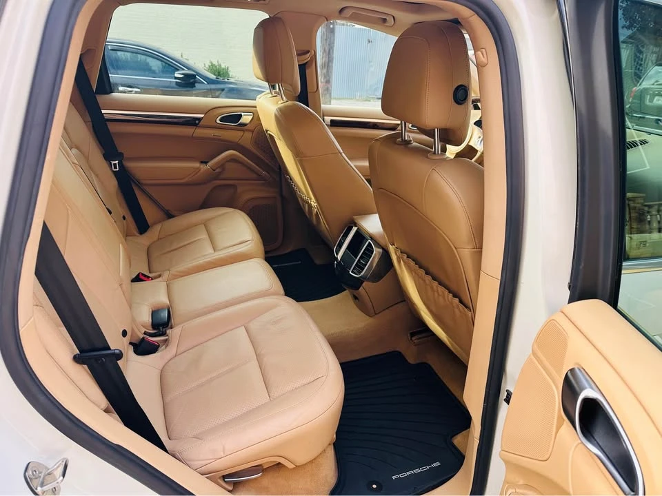 2011 Porsche 958 Cayenne S - Image 13 of 17