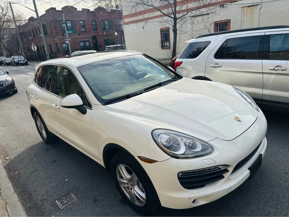 2011 Porsche 958 Cayenne S - Image 9 of 17