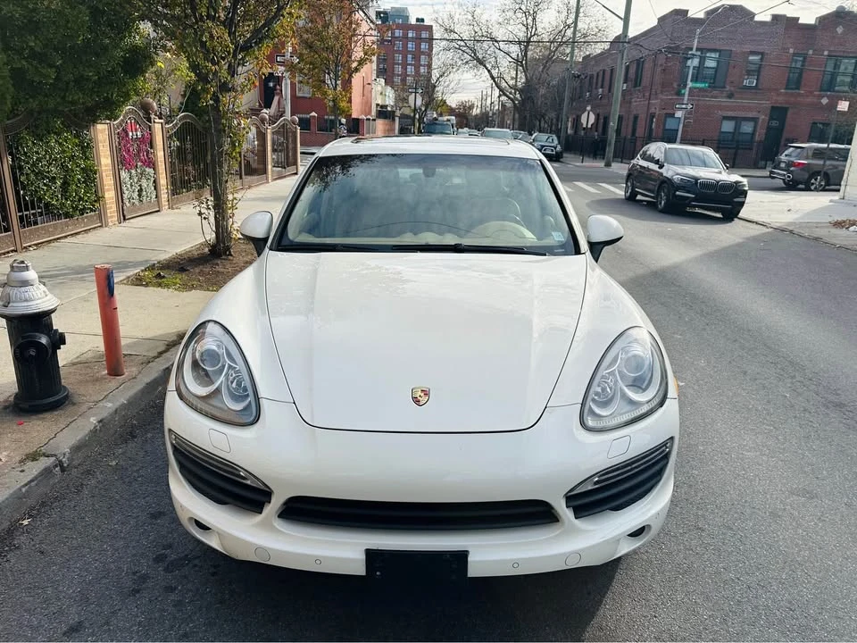 2011 Porsche 958 Cayenne S - Image 8 of 17