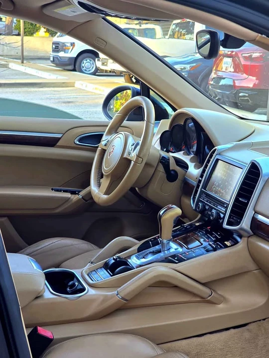2011 Porsche 958 Cayenne S - Image 7 of 18