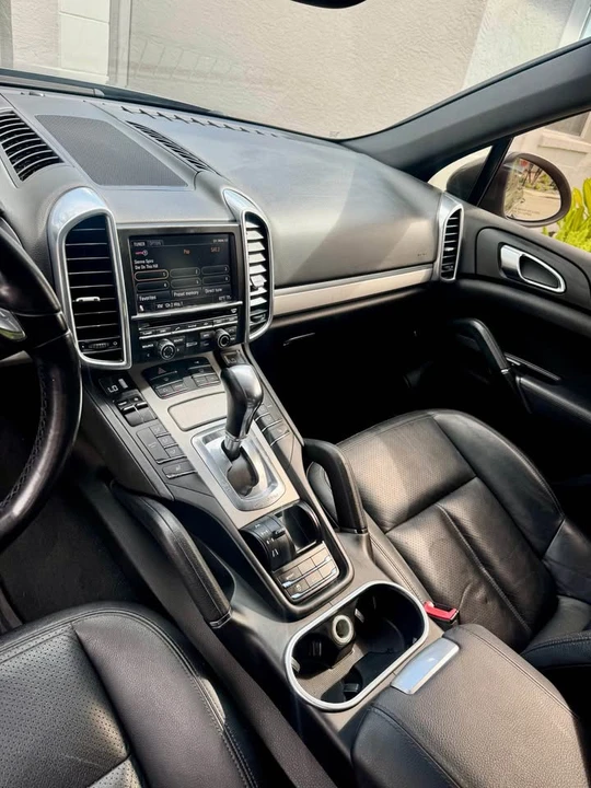 2011 Porsche 958 Cayenne S - Image 11 of 15