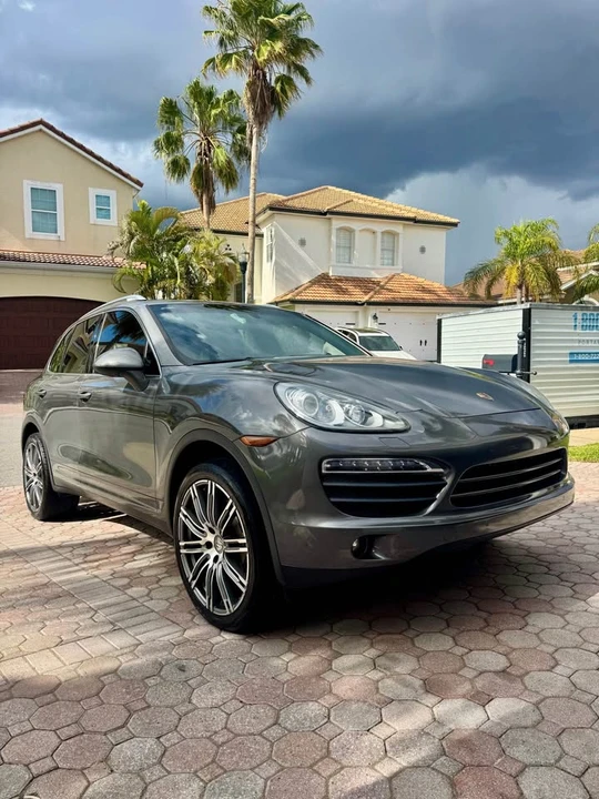 2011 Porsche 958 Cayenne S - Image 2 of 15