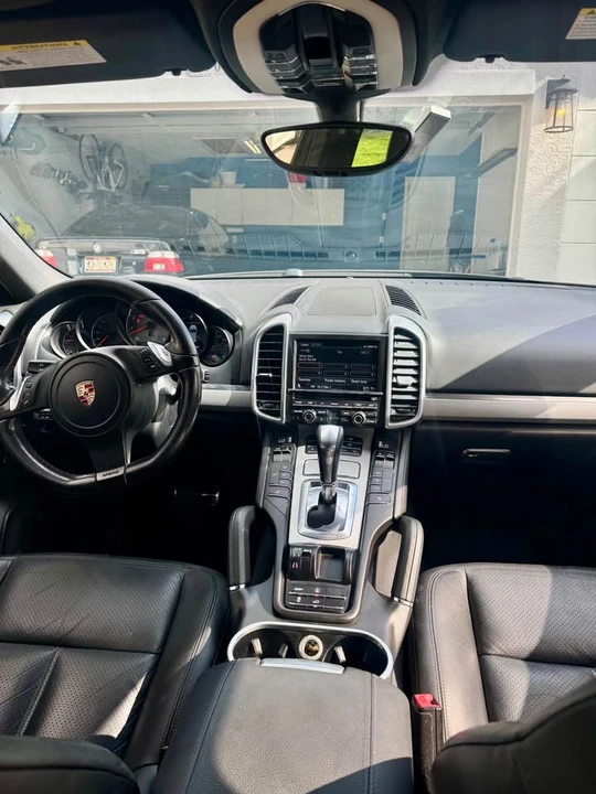 2011 Porsche 958 Cayenne S - Image 14 of 15