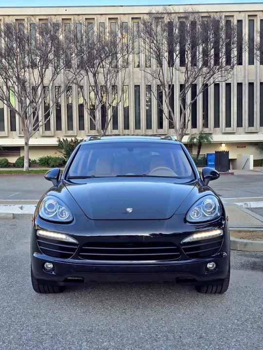 2011 Porsche 958 Cayenne S - Image 2 of 18