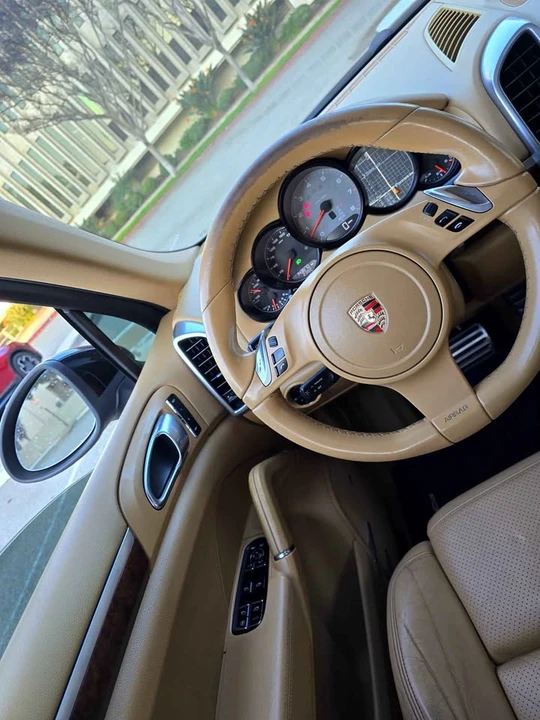 2011 Porsche 958 Cayenne S - Image 14 of 18