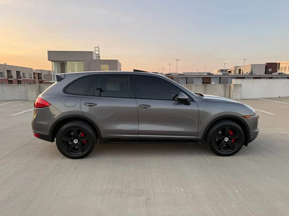 2011 Porsche 958 Cayenne S - Image 2 of 15