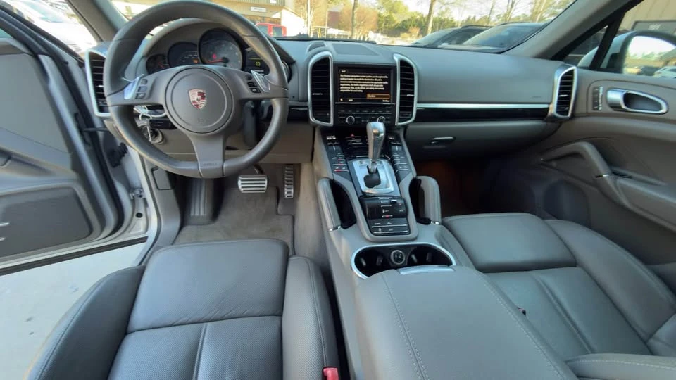 2011 Porsche 958 Cayenne S - Image 14 of 20