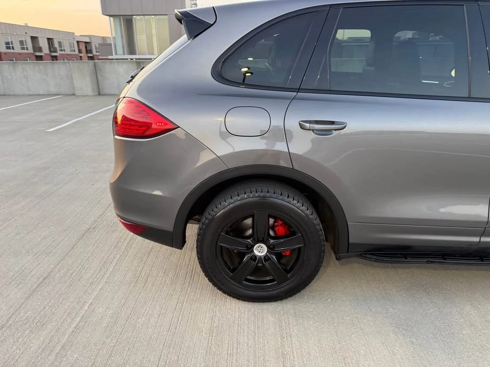 2011 Porsche 958 Cayenne S - Image 9 of 15