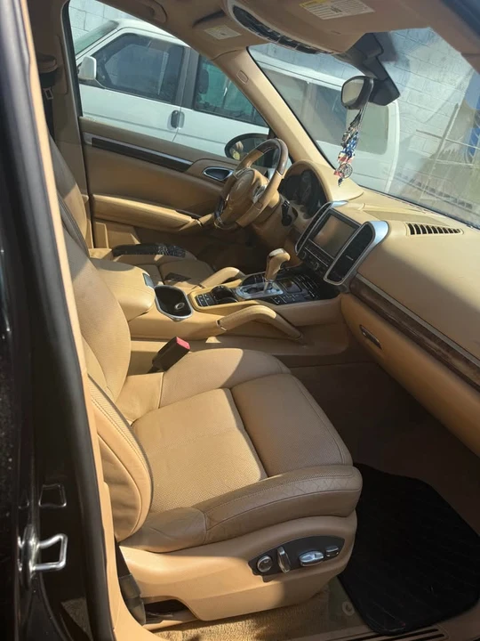 2011 Porsche 958 Cayenne S - Image 8 of 11