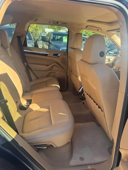 2011 Porsche 958 Cayenne S - Image 10 of 14
