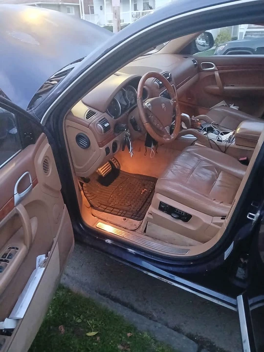 2011 Porsche 958 Cayenne S - Image 4 of 4