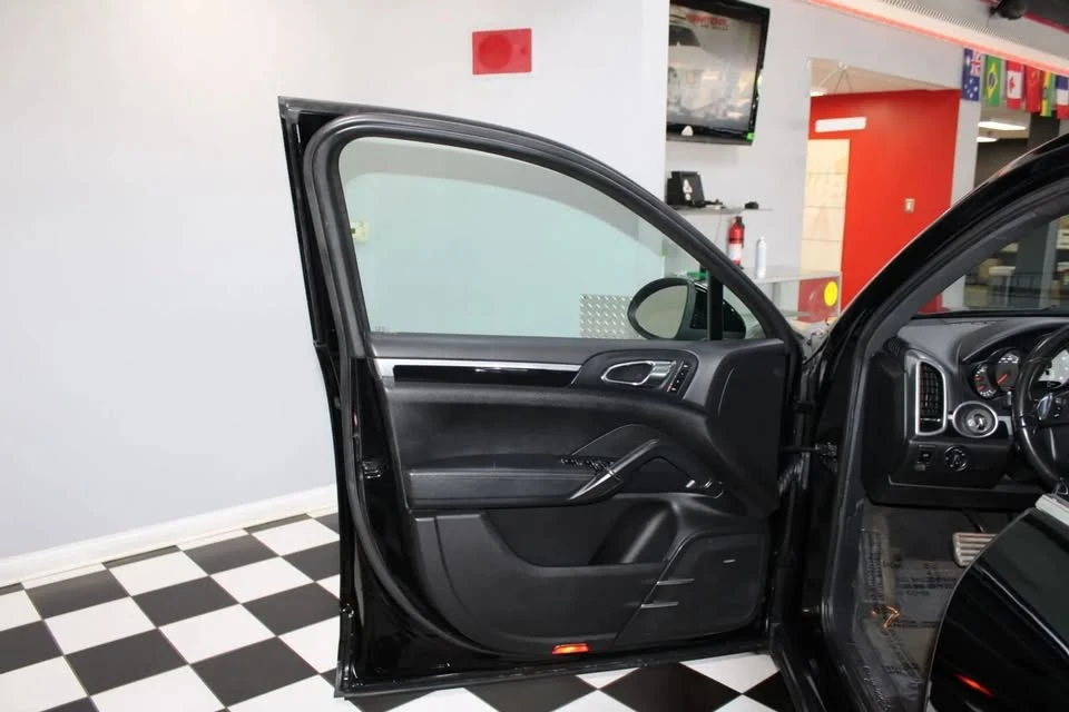 2011 Porsche 958 Cayenne S - Image 9 of 20